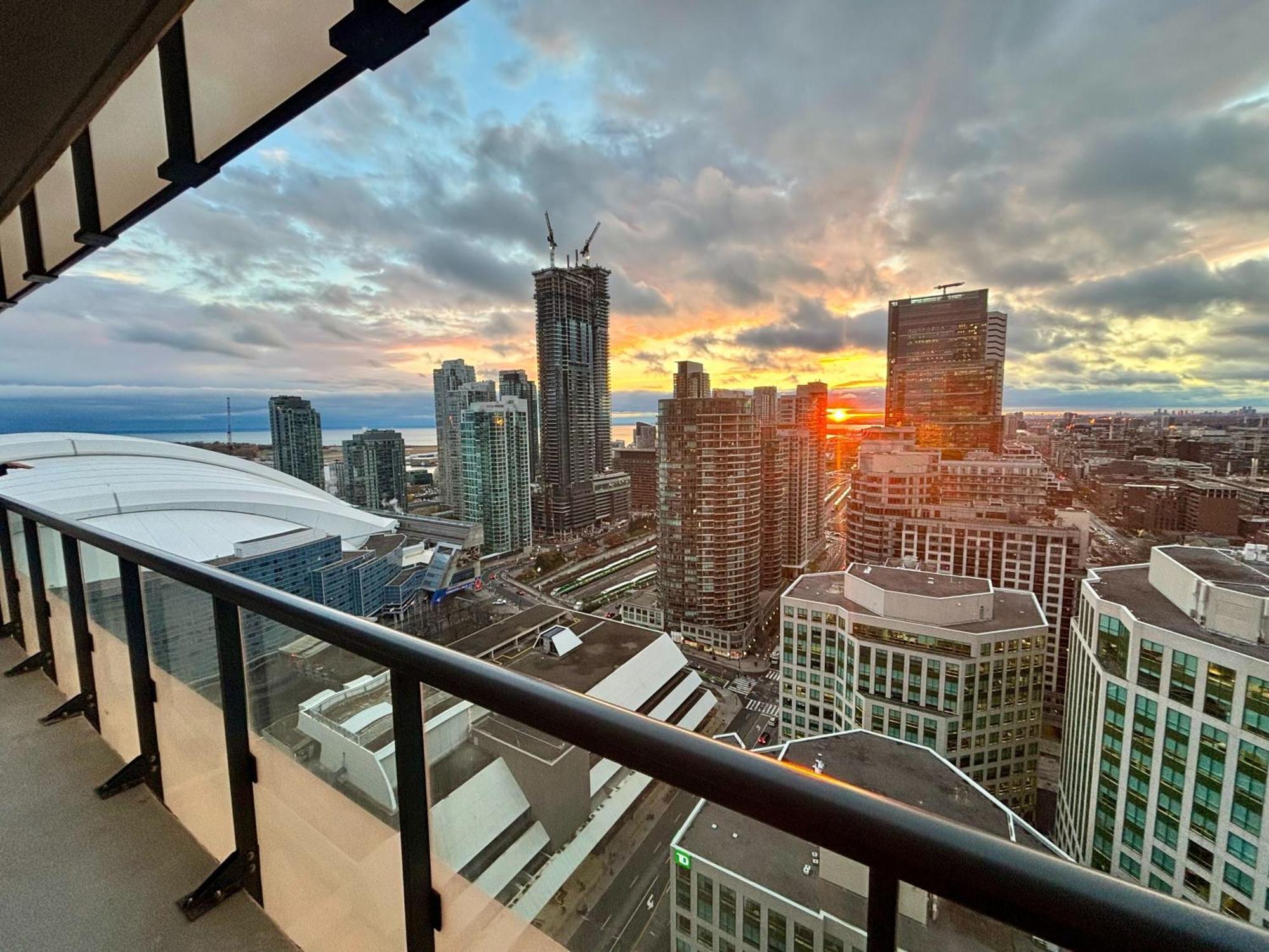 Stylish Suite At 300 Front Street W 多伦多 外观 照片