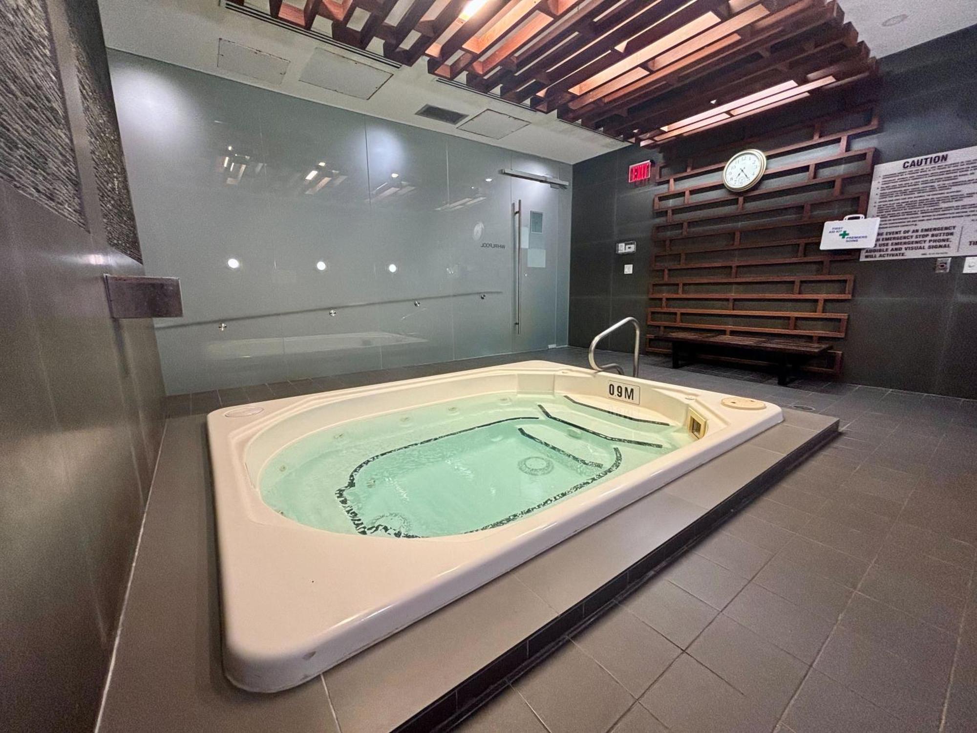 Stylish Suite At 300 Front Street W 多伦多 外观 照片